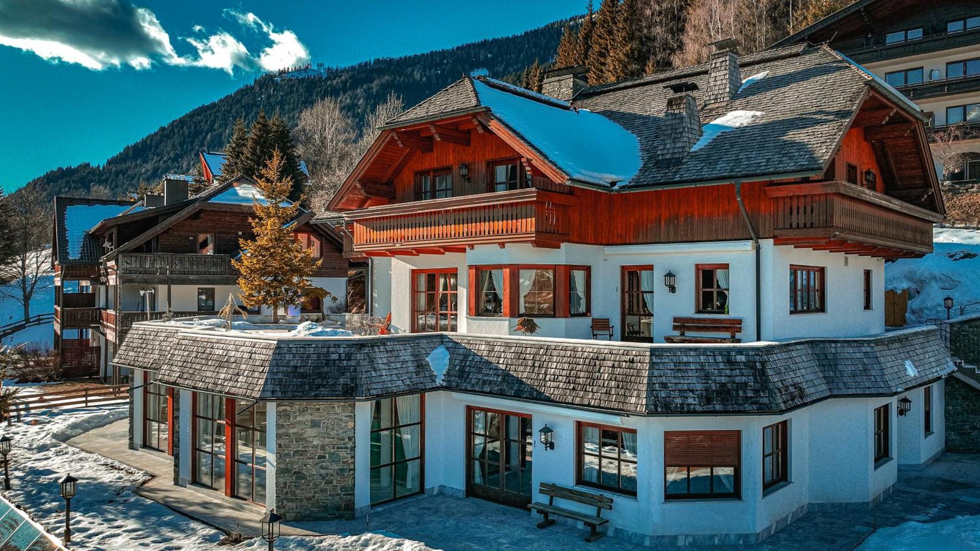 Bostele With Five Bedrooms, Indoor Pool And Two Saunas *